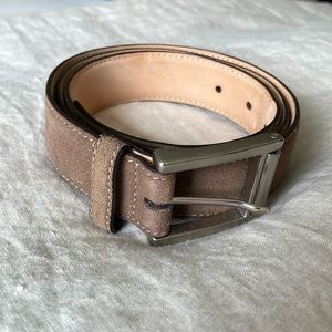 Men’s light brown suede belt with stainless steel buckle. EUC